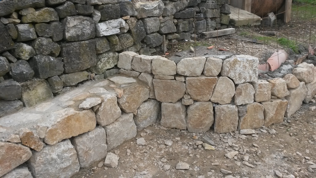Construction mur en pierre
