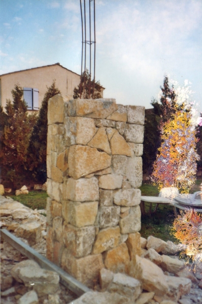 pilier en pierre de taille en béton armé